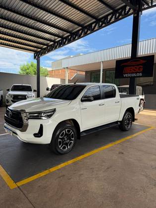 TOYOTA HILUX 2.8 D-4D TURBO DIESEL CD SRV 4X4 AUTOMÁTICO